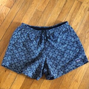 Patagonia Women’s Baggies Shorts Blue Ikat Geometric Pattern sz M